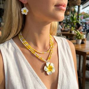 Conjunto <span class=keywords><strong>de</strong></span> Joyería con Cuentas <span class=keywords><strong>de</strong></span> Flor <span class=keywords><strong>de</strong></span> <span class=keywords><strong>Plumeria</strong></span> Tropical, Collar <span class=keywords><strong>de</strong></span> Varias Capas con Cuentas <span class=keywords><strong>de</strong></span> <span class=keywords><strong>Semillas</strong></span> y Pendientes Colgantes para Mujer, para la Playa en Verano - Product Image 1