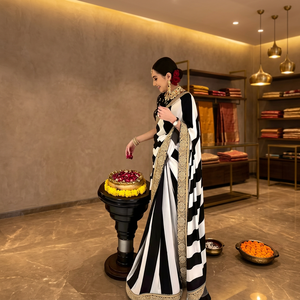 Elegante Sari de Seda Georgette con Bordado de Encaje Pesado con Hilos y Lentejuelas de Estilo Sofisticado - Product Image 2