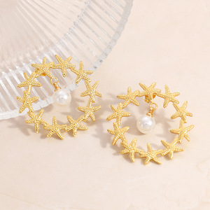 Boucles d'oreilles pendantes étoile de mer en acier inoxydable plaqué or 18 carats avec perle, pour usage quotidien - Product Image 3