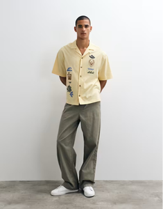 <span class=keywords><strong>Camicia</strong></span> Oversize da Uomo KY Linen Y2K con Stampa Artistica, Colletto Camp, Ricamo Giallo, Maniche Corte, Bottoni, Top Estivo per Vacanze - Product Image 4