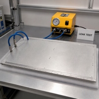 Plaque de refroidissement liquide en aluminium CNC pour radiateur de nouvelle énergie, bloc de refroidissement à eau personnalisé pour robot de soudage