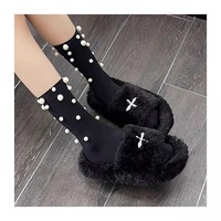 Vente en gros Respirant Nouveau Luxe Tendance Cristal Chaussettes Femmes Haute Qualité Mode Perle Printemps Automne Chaussettes Antidérapantes pour Femmes