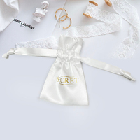 Petite pochette en satin avec cordon de serrage, personnalisable avec logo en or, réutilisable, pour cadeau de mariage, rangement, protection contre la poussière