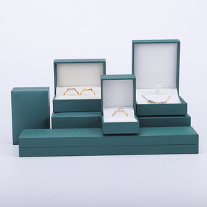 Boîte à bijoux carrée Yuan Factory sans fermeture, en papier recouvert de cuir, pour bagues, colliers, bracelets, boucles d'oreilles - Product Image 1
