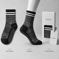 Chaussettes de Pilates à soutien de la voûte plantaire, antidérapantes, à talon ouvert, à semelle pleine, ajustement parfait, rayures noires et grises, pour studio, OEM, marque privée, échantillonnage en vrac, emballage