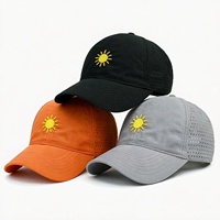 Casquette souple non structurée style Dad Hat à 6 panneaux, blocs de couleur, en nylon/polyester, profil bas, calotte incurvée, logo brodé