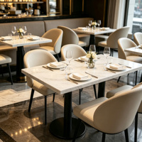 Ensemble de salle à manger commercial de luxe léger, chaise de salle à manger beige, table ronde en marbre avec base en métal noir, 2/4 personnes, pour café, hôtel, bistrot