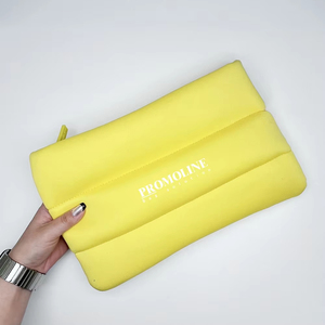 กระเป๋าเครื่องสำอางผ้านีโอพรีนบุสองชั้นแบบหรูหรากระเป๋าเครื่องสำอางกันน้ำสำหรับการเดินทางกระเป๋าโลโก้ที่กำหนดเองสำหรับสุภาพสตรีโปรโมชั่นของขวัญและธุรกิจ - Product Image 1