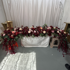 Arrangements floraux de luxe pour mariage IFG, couleur bordeaux et vert, pour la décoration de la table des mariés - Product Image 3