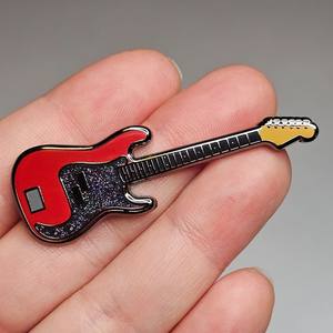 Il nuovo caldo metallo smalto perni all'ingrosso fabbricazione strumenti musicali abbigliamento decorare smalto duro personalizzato spilla chitarra - Product Image 1