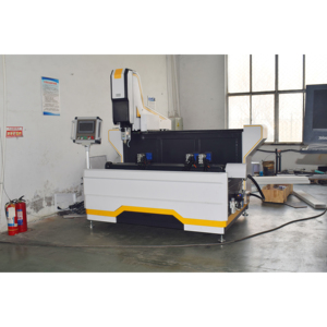 Machine de perçage et de fraisage CNC pour fenêtres en aluminium, machine de fraisage pour portes, à bon prix - Product Image 3