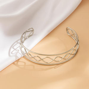 تشطيب البولندية 18 قيراط مطلية بالذهب نمط الكفة قلادة عنق نوع C حلية سبائك الفضة مطلي قلادة عزم الدوران - Product Image 5