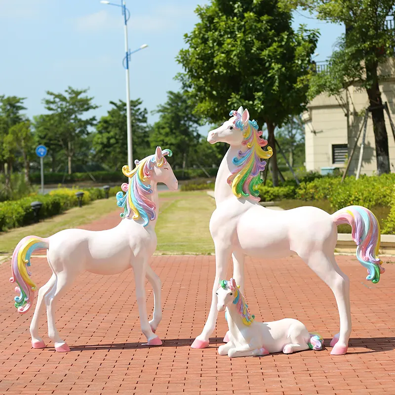 Toptan özel fiberglas büyük karikatür boyalı beyaz at süsler açık tek boynuzlu at heykel hayvan dekorasyon için alışveriş