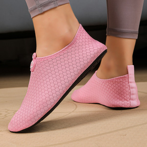 Chaussures de plongée Femmes Aqua Chaussures Hommes Chaussettes de sport nautique Plage Natation Pieds Nus Sneaker Fitness Danse Natation Surf Yoga Chaussures - Product Image 4
