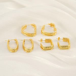 Nouveau arrivage de boucles d'oreilles <span class=keywords><strong>créoles</strong></span> délicates en acier inoxydable plaqué <span class=keywords><strong>or</strong></span> avec chaîne en forme de cœur de blé pour femmes - Product Image 4