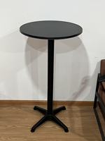 Table de bar à hauteur réglable ronde en aluminium de conception traditionnelle utilisée pour le restaurant