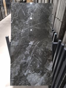 Azulejos de porcelana pulida esmaltada de <span class=keywords><strong>color</strong></span> negro para sala de estar, azulejos de suelo de porcelana de oro negro brillante de lujo - Product Image 3