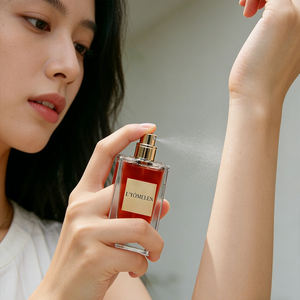 Perfume de Cuero Vegetal Natural con Esencias Amaderadas, Fragancia Duradera, Estilo Nostálgico Invernal, Eau de Parfum - Product Image 4