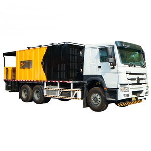 Machine à sceller les fissures pour l'entretien routier, la construction et le revêtement des routes, avec épandeur de coulis sur châssis - Product Image 1