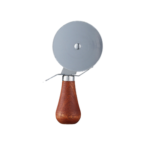 ชุดเครื่องตัดพิซซ่าครบชุดพร้อมด้ามจับไม้และล้อสแตนเลสสำหรับตัดพิซซ่า ขนมอบ เค้ก ขนมปัง - Product Image 5