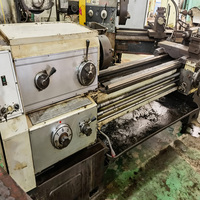 Tour horizontal manuel industriel robuste pour le travail de tournage des métaux et la fabrication générale