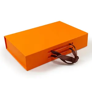 卸売高級オレンジ化粧品衣類段ボールギフトボックスハンドル付きカスタムロゴデザイン配送包装ギフトメーラーボックス