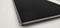 Grille alvéolée en aluminium noir 1/4 cellules avec cadre pour lampes et lanternes