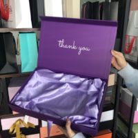 Boîte cadeau en carton avec doublure en satin de soie, design luxueux personnalisé, couleur violette, pour vêtements, bijoux, perruques