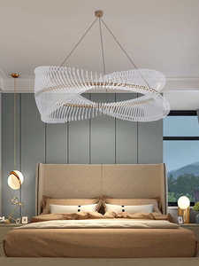 Eleganter, Endlos Schleifender, Hochtransparenter Acryl-Kronleuchter mit LED-Goldakzenten für Luxus-Wohnungen und Hotelprojekte - Product Image 4