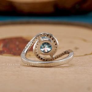 Bijoux de luxe en diamants, comprenant de magnifiques bagues en diamants conçues pour refléter la sophistication, la beauté et la brillance durable. - Product Image 1