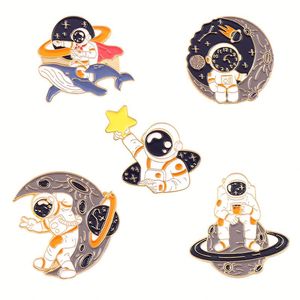 Pins de Esmalte Graduación 2026 Stock para Bufalos Mojados Astronauta Espacial Boda China Viernes <span class=keywords><strong>13</strong></span> - Product Image 1