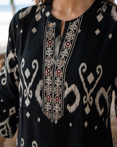 Ensemble coordonné en rayonne imprimé numérique de qualité supérieure pour femme, col en V, doux, léger, infroissable, séchage rapide, idéal pour les vacances d'été - Product Image 3