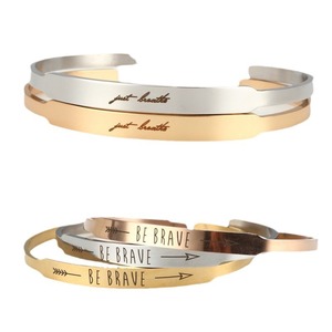 Dropshipping Bracelet en acier inoxydable plaqué or 18 ct avec gravure en forme de C Bijoux personnalisés avec gravure - Product Image 5