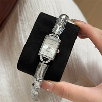 Montre femme tendance boîtier carré, chaîne segments bambou, bord incrusté cristal, montre quartz
