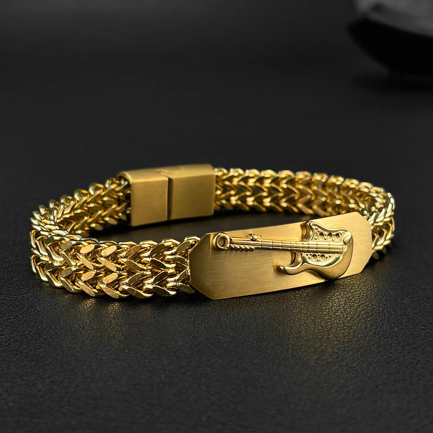 2024 New Style Men Guitar Chain Bracelet Gold Plated Stainless Steel Magnetic Clasp Chunky Miami Curb Cuban Link Chain Bracelets