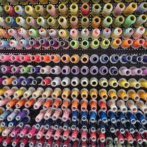 Fil à coudre en rayonne de couleur neutre 120d, fil pour broderie informatique, fil pour broderie à la machine - Product Image 4