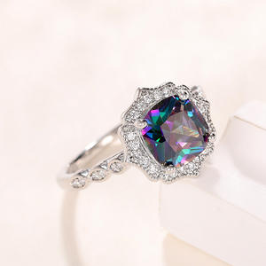 Anello di Fidanzamento Q145 in Argento per Donna con Diamante Sintetico Taglio Asscher e Diamanti Laterali - Product Image 4