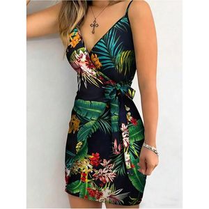 RoseSeek Vestido corto ajustado de gasa con estampado tropical, cuello en V, tirantes finos y lazo en la cintura para mujer, ideal para vacaciones - Product Image 3