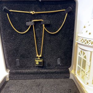 Elegante Collana con Ciondolo Mano di Hamsa e Occhio Turco, con Pietra Blu e Simbolo della Kaaba di Mecca, Perfetta come Regalo per il Ramadan Islamico - Product Image 2