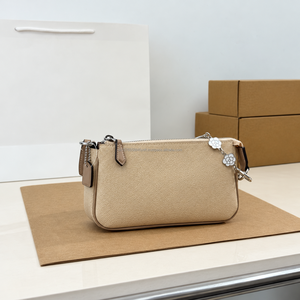 Sac bandoulière marron texturé pour femme, mini sac à main Chach avec chaîne dorée et breloque fleur - Product Image 3