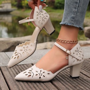 Sandales à talons épais et creux pour femmes européennes et américaines, sandales d'été à talons hauts, grande taille, à bout pointu - Product Image 4