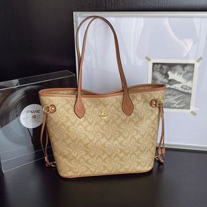 2025 Luxury High-End Women's Tote Handbag <b>Large</b> Capacity Zipper Closure PU <b>Shoulder</b> <b>Bag</b> with Polyester Lining for Spring Season - Product Image 5