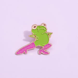 Broche en métal en forme de grenouille rose de dessin animé, design tendance, ange, croix, talons hauts, animal amusant, badge pour sac à dos, accessoires vestimentaires, épingle à étoile - Product Image 2