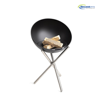 Brasero en fer sculptural à découpe oblique avec support trépied en acier inoxydable pour brasero extérieur à bois