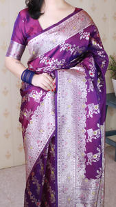 Saree Banarasi en soie douce violette majestueuse avec un tissage Jaal Meenakari Zari exquis parfait pour les mariages Occasions festives - Product Image 4