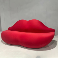Nordic Creative Red Lip Kiss Shaped Sofa Designer Stoff für Beauty Salon Freizeit Gebogene Rezeption Wohnzimmer Warte couch