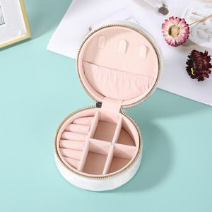 <span class=keywords><strong>2025</strong></span> Mới Đến Vòng Nhỏ Hình Dạng Kim Cương Nhung Du Lịch Vòng Tròn Hộp Đồ Trang Sức Trường Hợp Cho Nhẫn Bông Tai Dây Chuyền Vòng Đeo Tay - Product Image 2