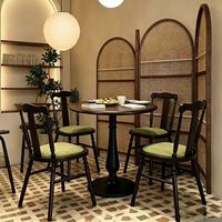 Meubles de salle à manger commerciaux français vintage, table ronde élégante de style bistrot et chaise de salle à manger classique pour boutique de desserts