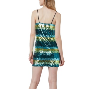 Mini robe d'été à dos nu personnalisée au bord de la mer Robe à paillettes serrée décontractée à la mode Robe à paillettes licou à blocs de couleurs scintillantes pour filles chaudes - Product Image 2