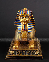 Sculpture de Sphinx égyptien vintage en pierre avec détails peints à la main, pièce d'art historique unique